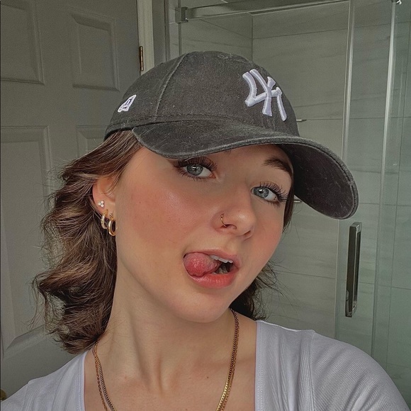 Meet your Posher, Vickie - Picture 1 of 1